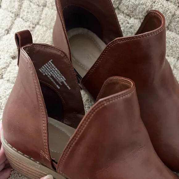 Universal Thread Women's Ankle Booties in Dark Brown - Picture 4 of 4